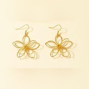 Gold flower twist earrings #270
